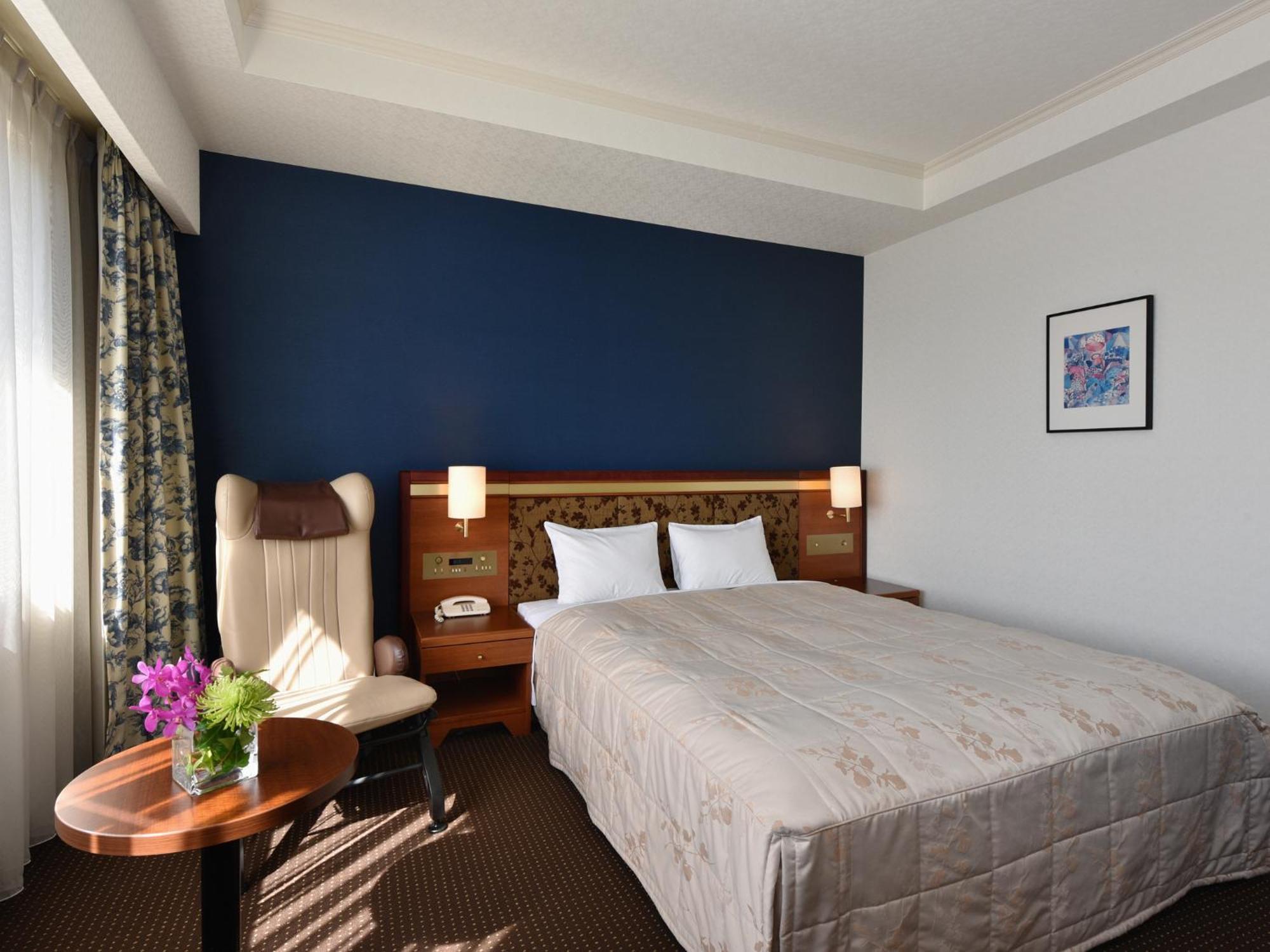 Hotel Crown Palais Chiryu Bagian luar foto