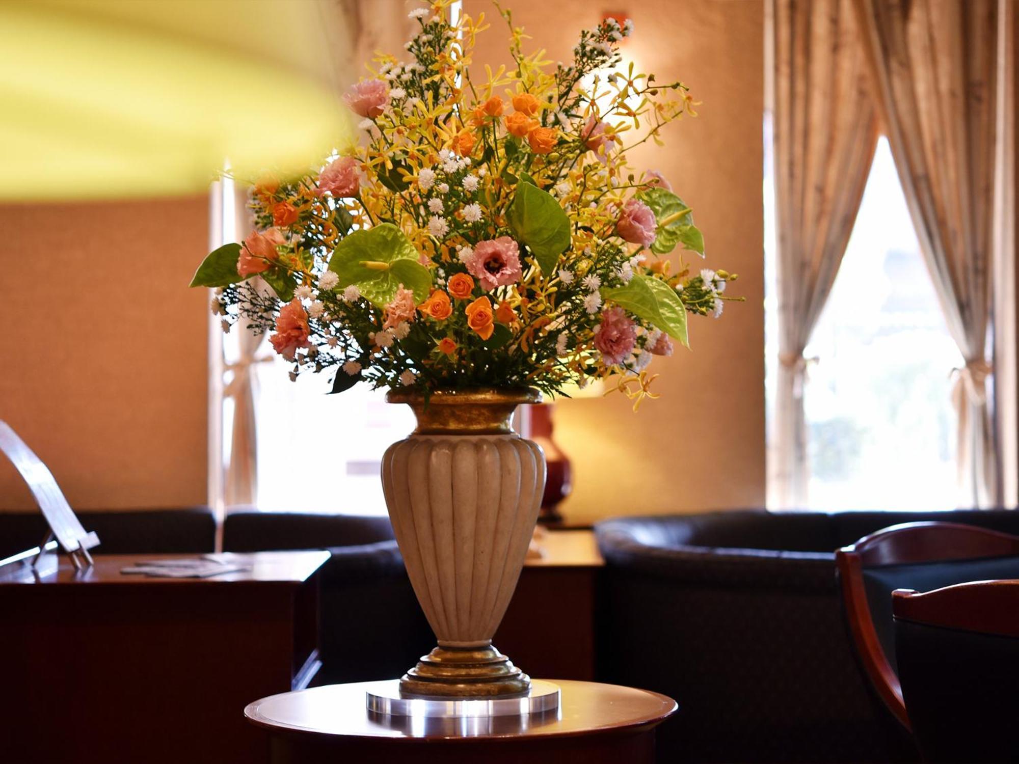 Hotel Crown Palais Chiryu Bagian luar foto