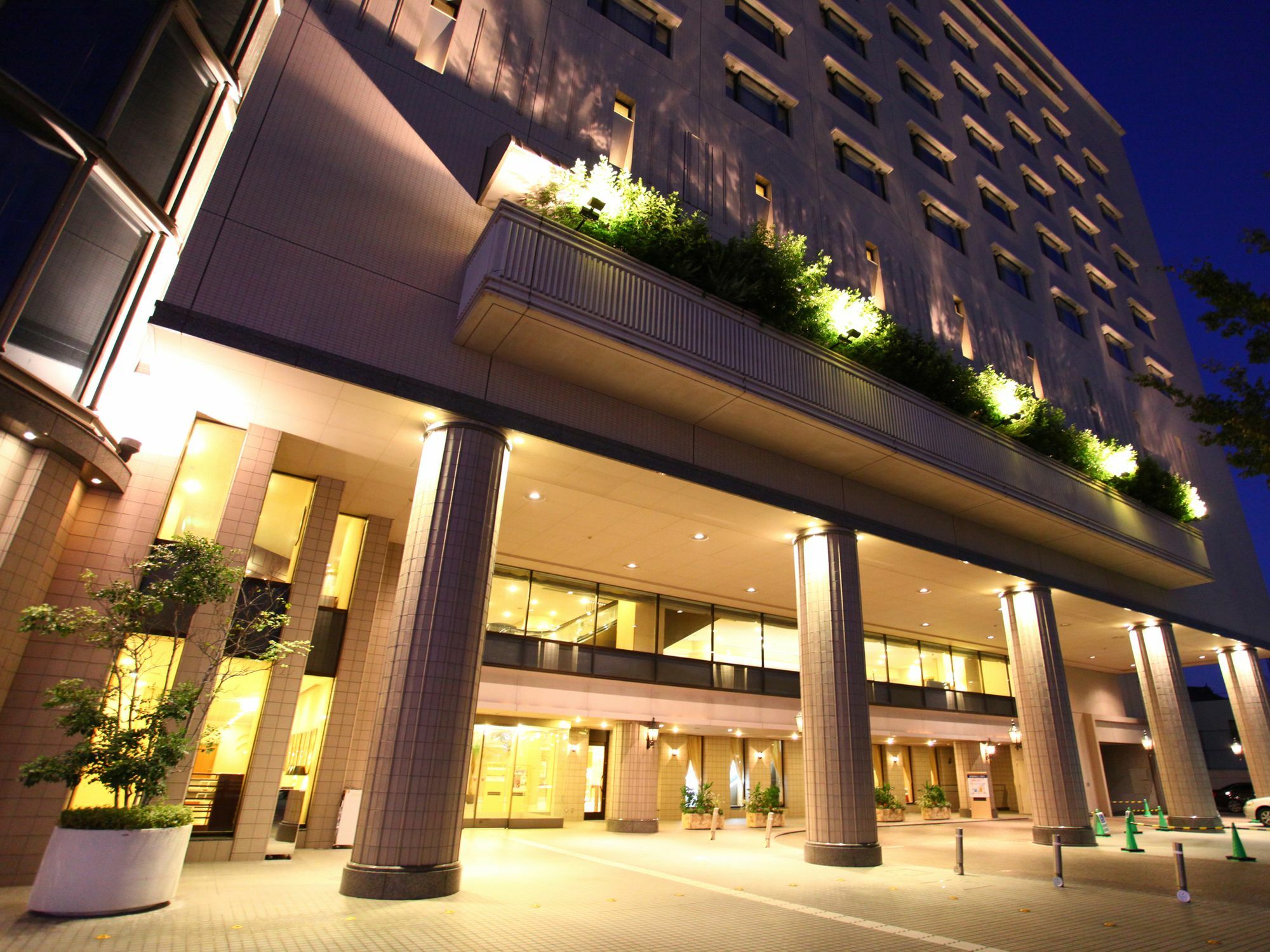 Hotel Crown Palais Chiryu Bagian luar foto